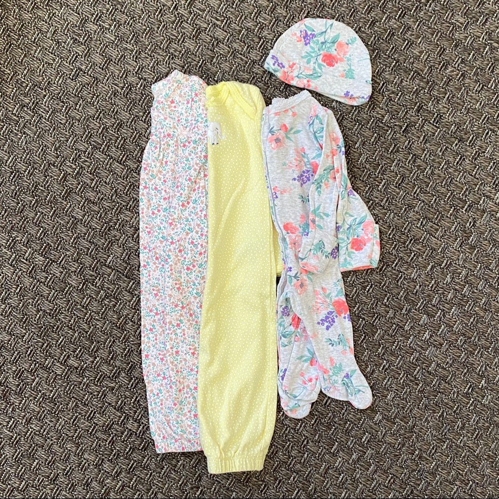 Carter’s pajama bundle